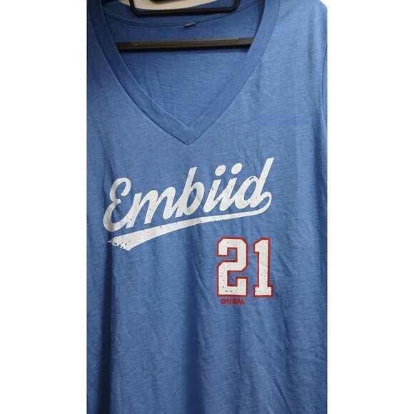 Joel Embiid #21 NBPA Women’s Medium Blue V-Neck T-Shirt Philadelphia 76ers - Picture 3 of 4